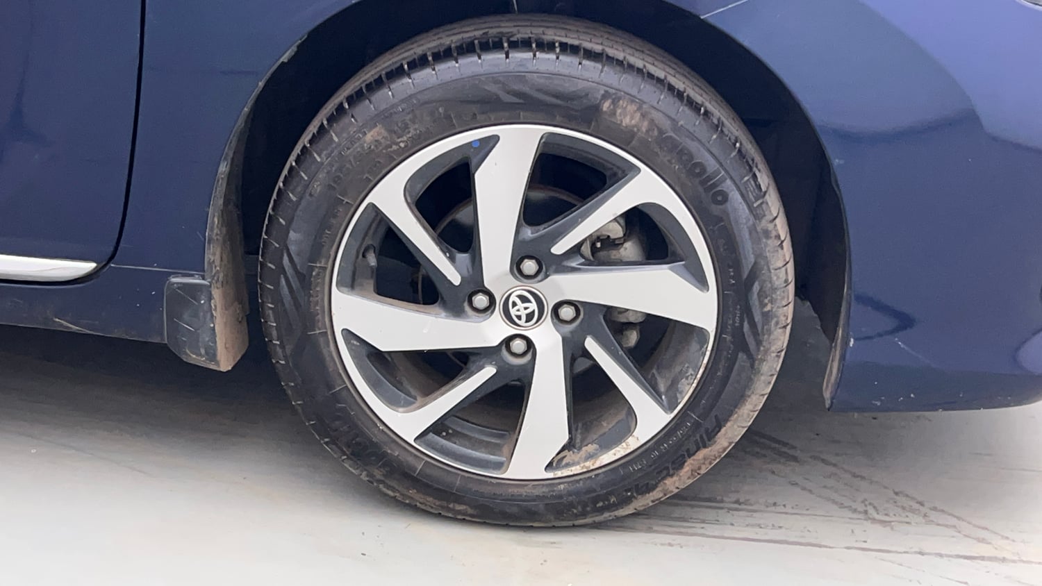 Used 2023 Toyota Glanza V AMT Petrol Automatic tyres RIGHT FRONT TYRE RIM VIEW