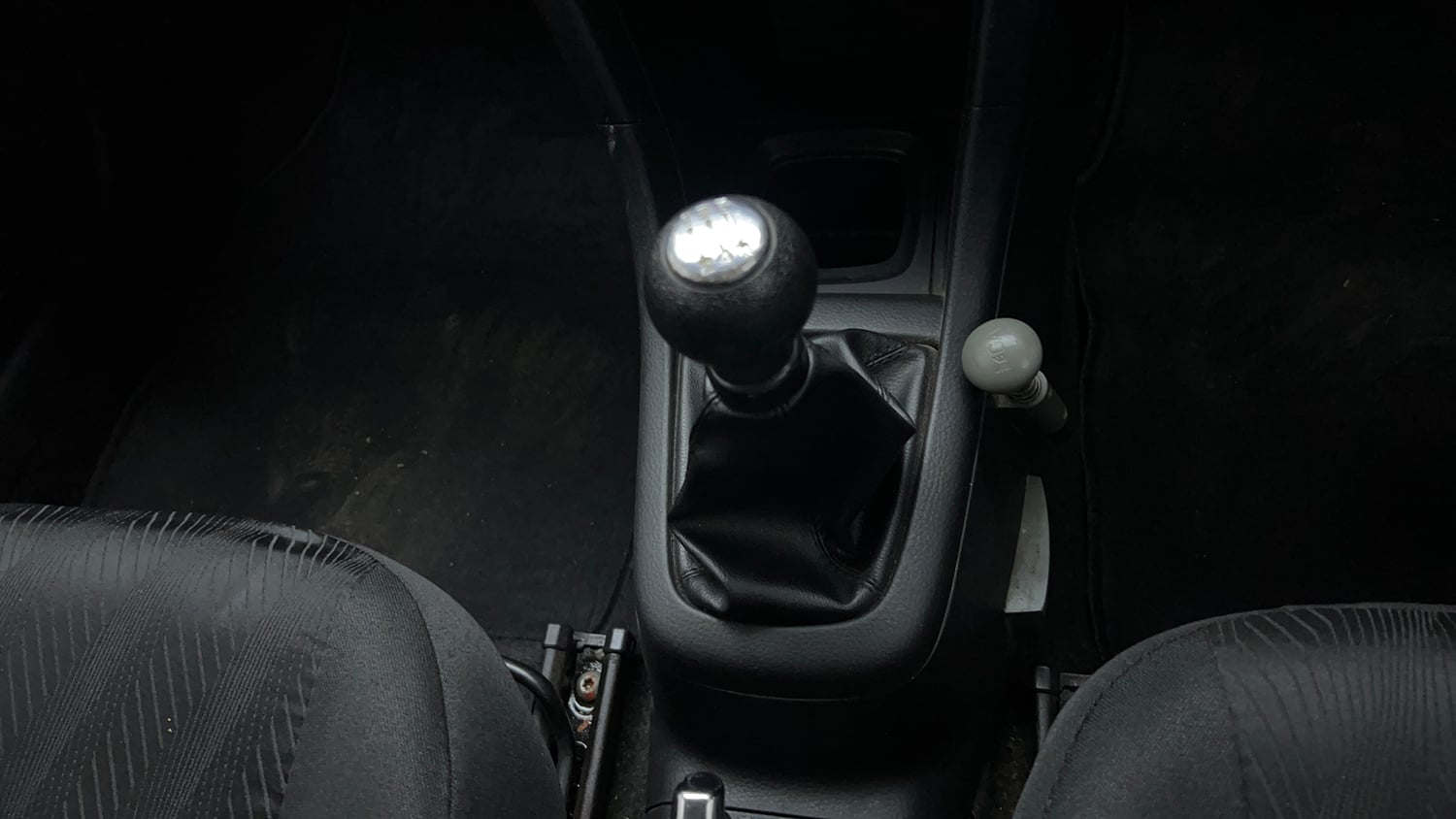 Used 2013 Maruti Suzuki Swift VXi Petrol Manual interior GEAR  KNOB VIEW