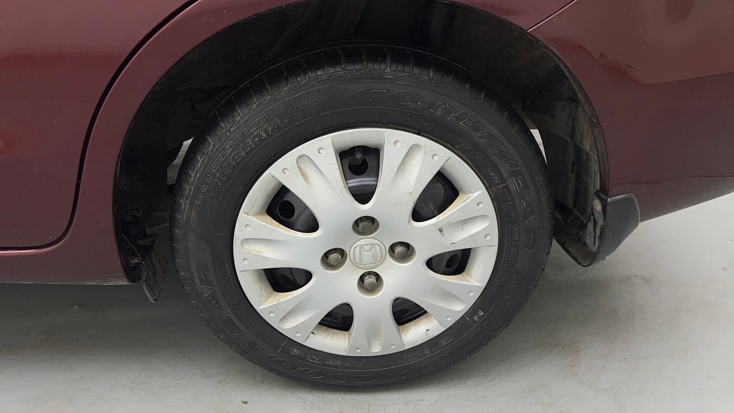 Used 2015 Honda Amaze 1.2 S i-VTEC Petrol Manual tyres LEFT REAR TYRE RIM VIEW