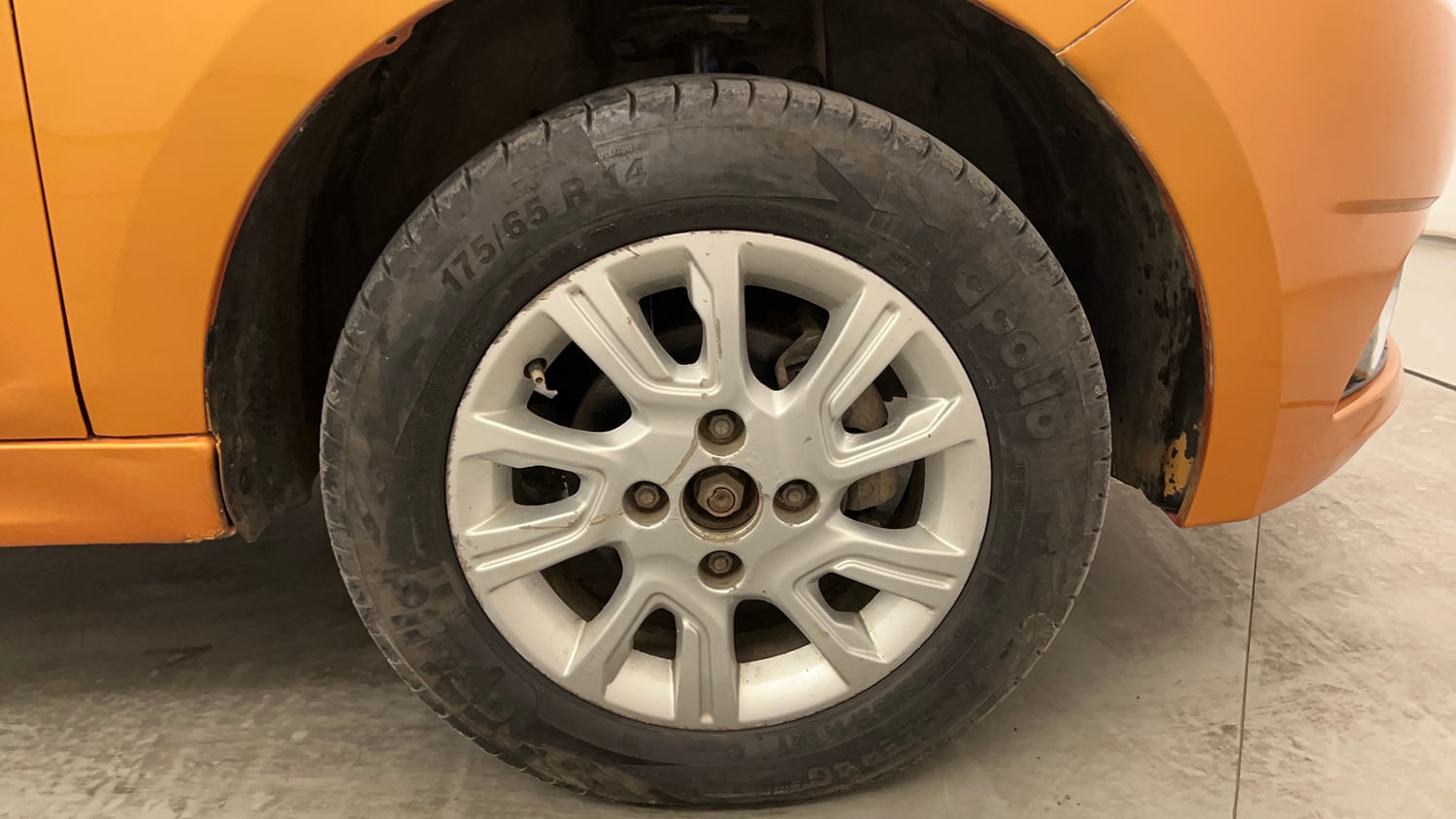 Used 2016 Tata Tiago Revotron XZ Petrol Manual tyres RIGHT FRONT TYRE RIM VIEW