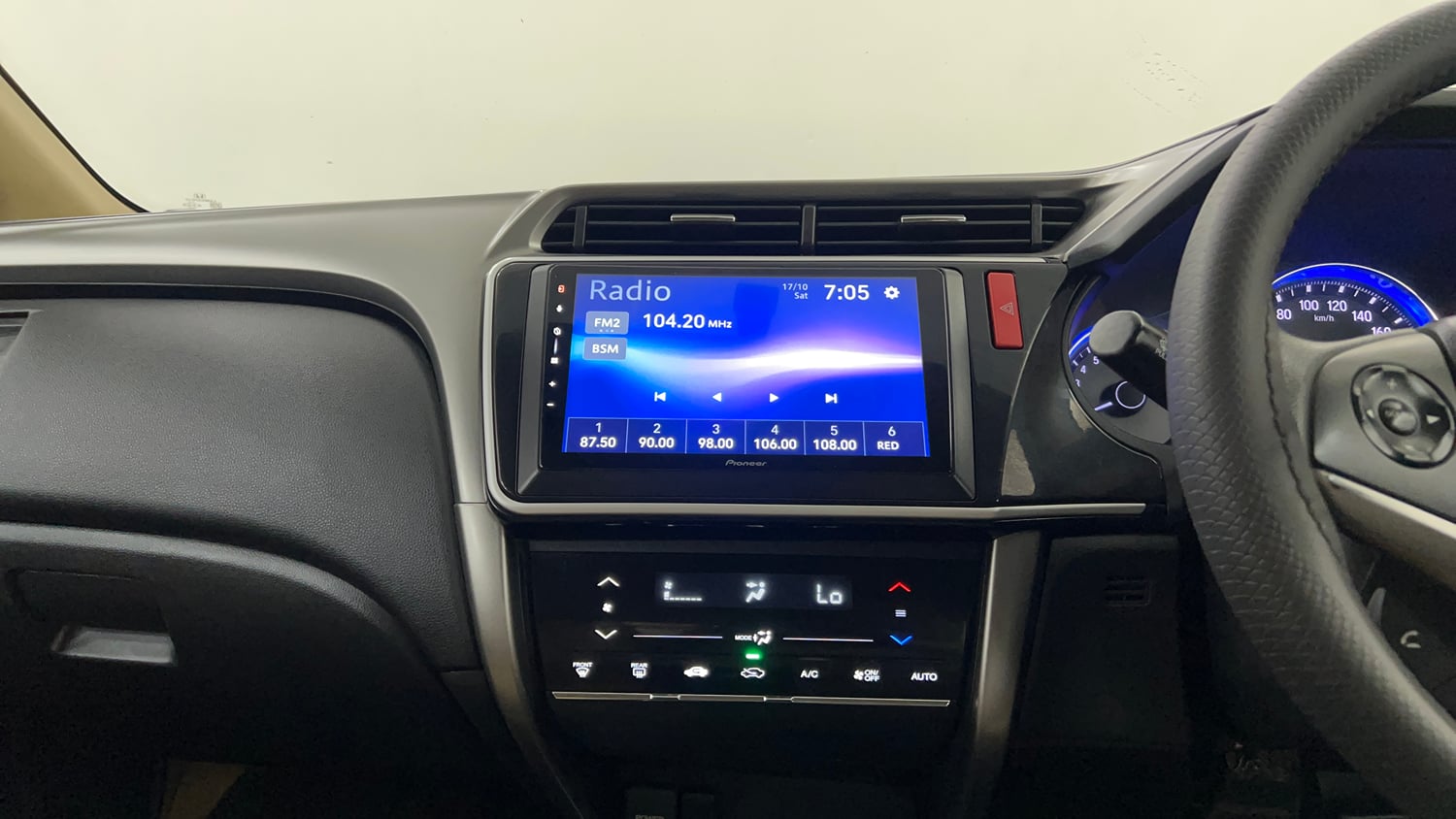 Used 2016 Honda City SV Petrol Manual interior MUSIC SYSTEM & AC CONTROL VIEW