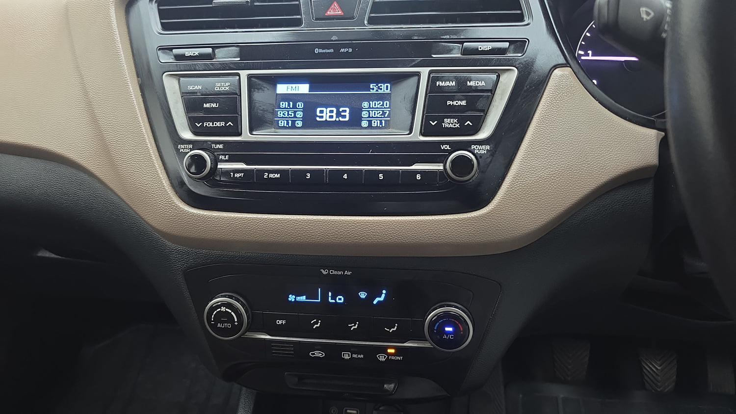 Used 2017 Hyundai Elite i20 Sportz 1.4 CRDI Diesel Manual interior MUSIC SYSTEM & AC CONTROL VIEW