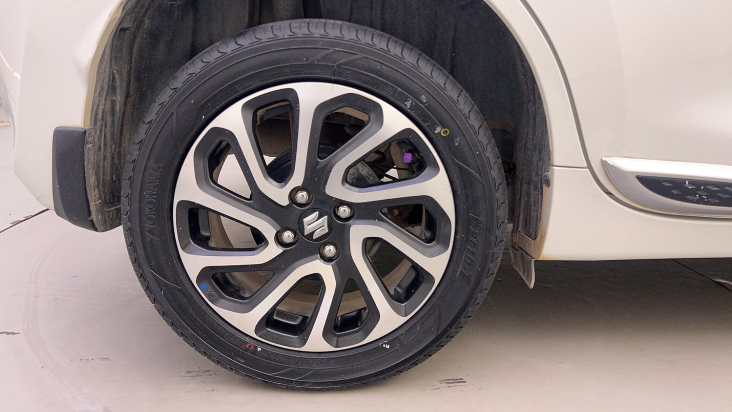 Used 2023 Maruti Suzuki Baleno Alpha AGS Petrol Automatic tyres RIGHT REAR TYRE RIM VIEW