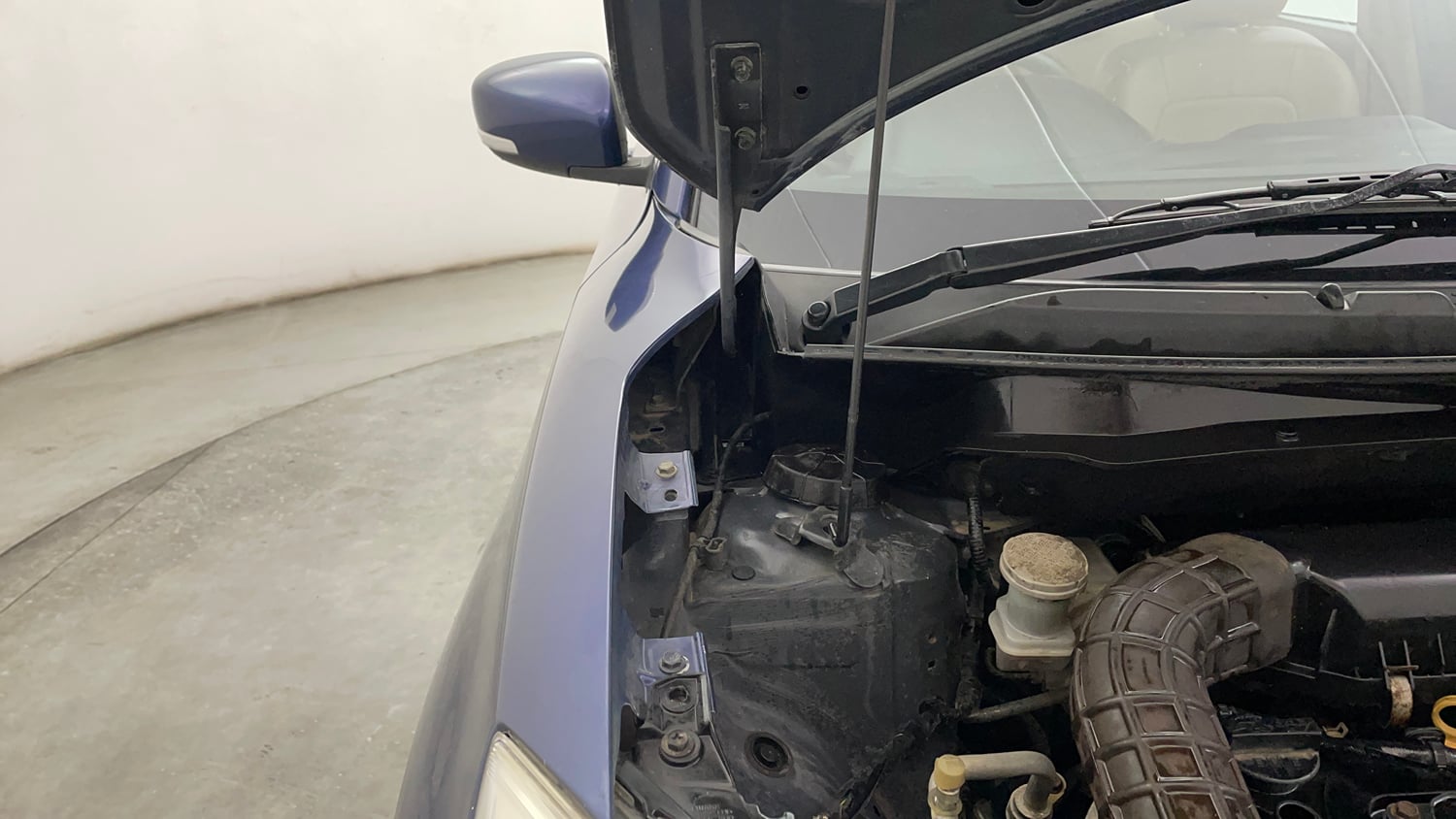 Used 2018 Maruti Suzuki Dzire VXi Petrol Manual engine ENGINE RIGHT SIDE HINGE & APRON VIEW