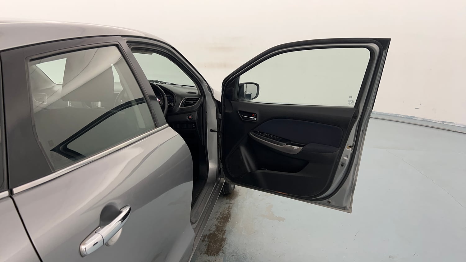 Used 2020 Maruti Suzuki Baleno Zeta Petrol Manual interior RIGHT FRONT DOOR OPEN VIEW