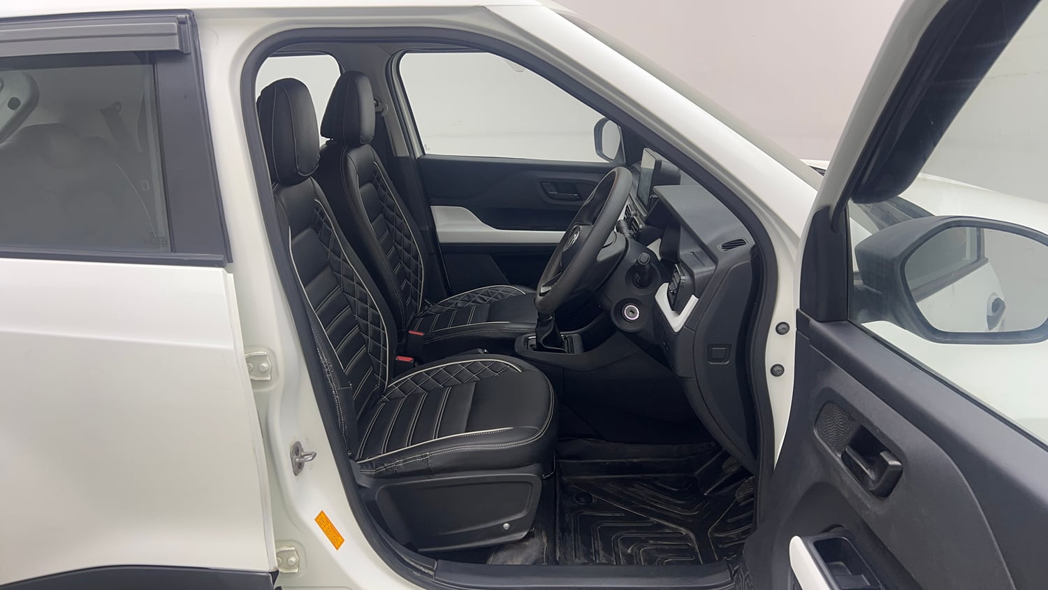 Used 2022 Tata Punch Pure MT Petrol + CNG(Outside Fitted) Cng Manual interior RIGHT SIDE FRONT DOOR CABIN VIEW