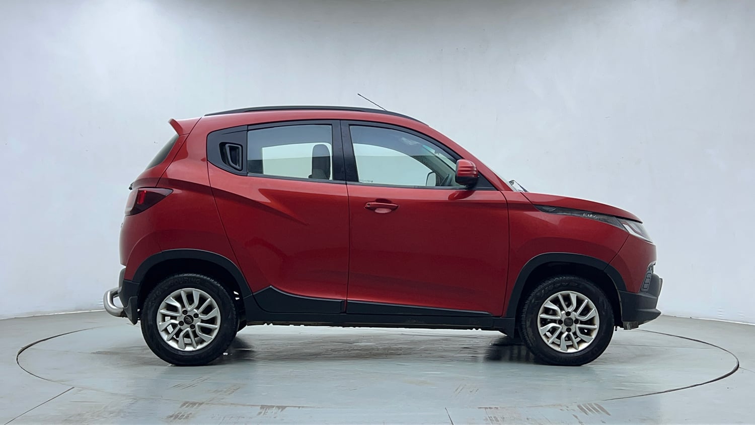 Used 2017 Mahindra KUV100 K6 6 STR Petrol Manual exterior RIGHT SIDE VIEW