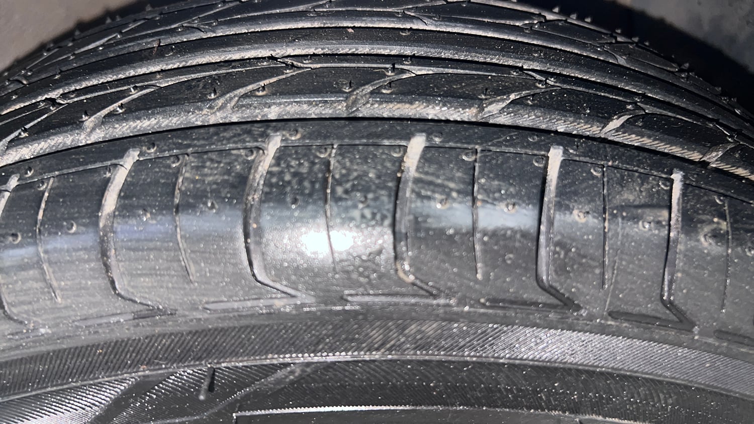 Used 2014 Hyundai Grand i10 Sportz 1.2 Kappa VTVT Petrol Manual tyres RIGHT FRONT TYRE TREAD VIEW
