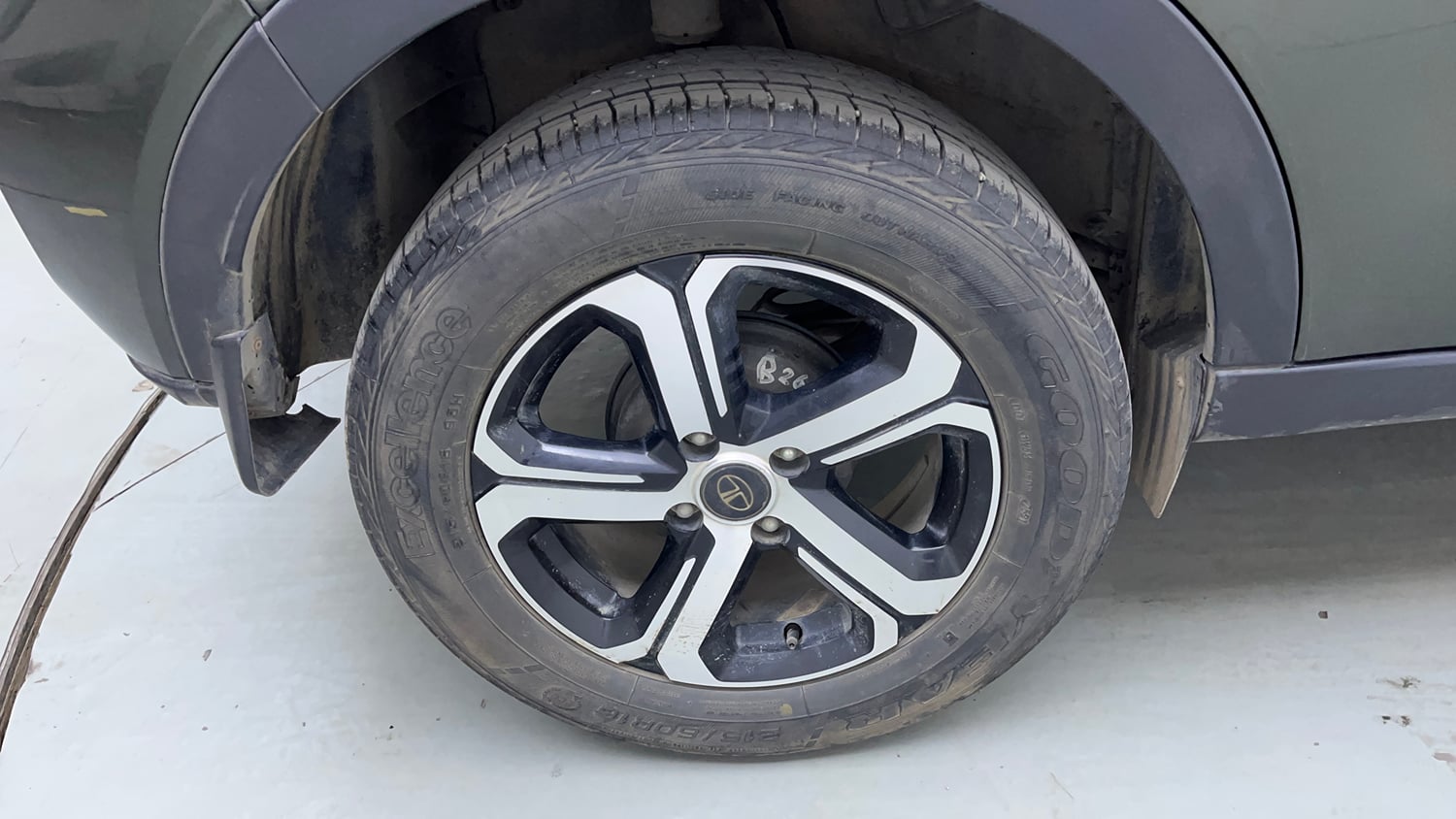 Used 2021 Tata Nexon XZA Plus Petrol Automatic tyres RIGHT REAR TYRE RIM VIEW
