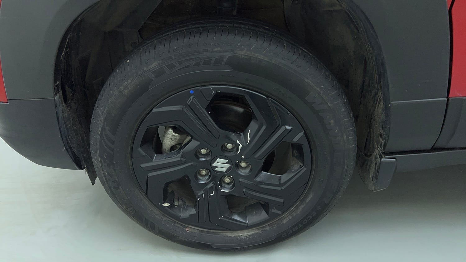 Used 2023 Maruti Suzuki Brezza Zxi Dual Tone Petrol Manual tyres LEFT FRONT TYRE RIM VIEW