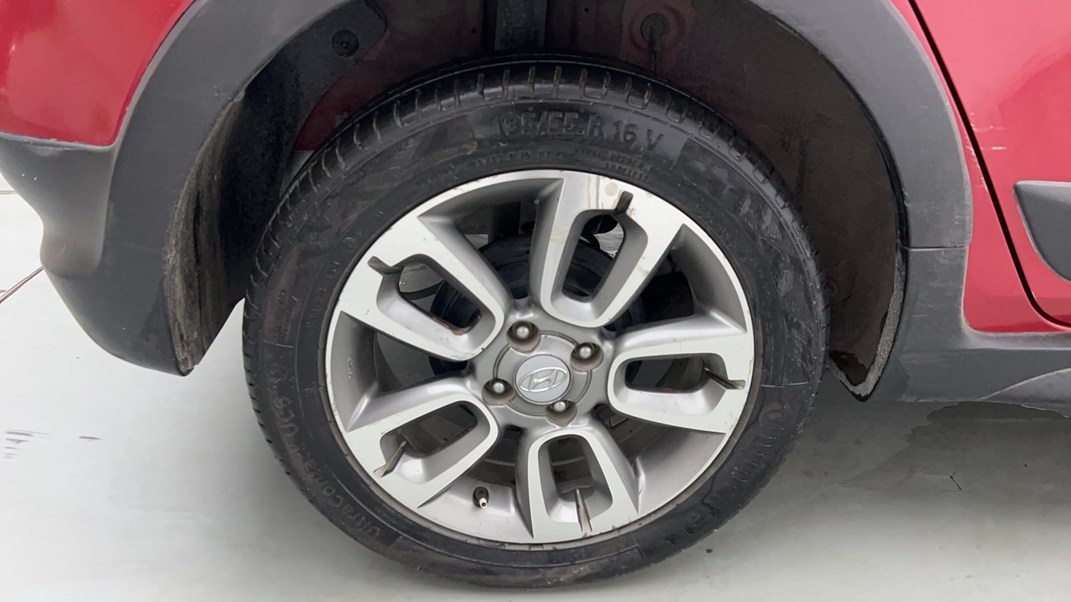 Used 2016 Hyundai i20 Active 1.2 S Petrol Manual tyres RIGHT REAR TYRE RIM VIEW