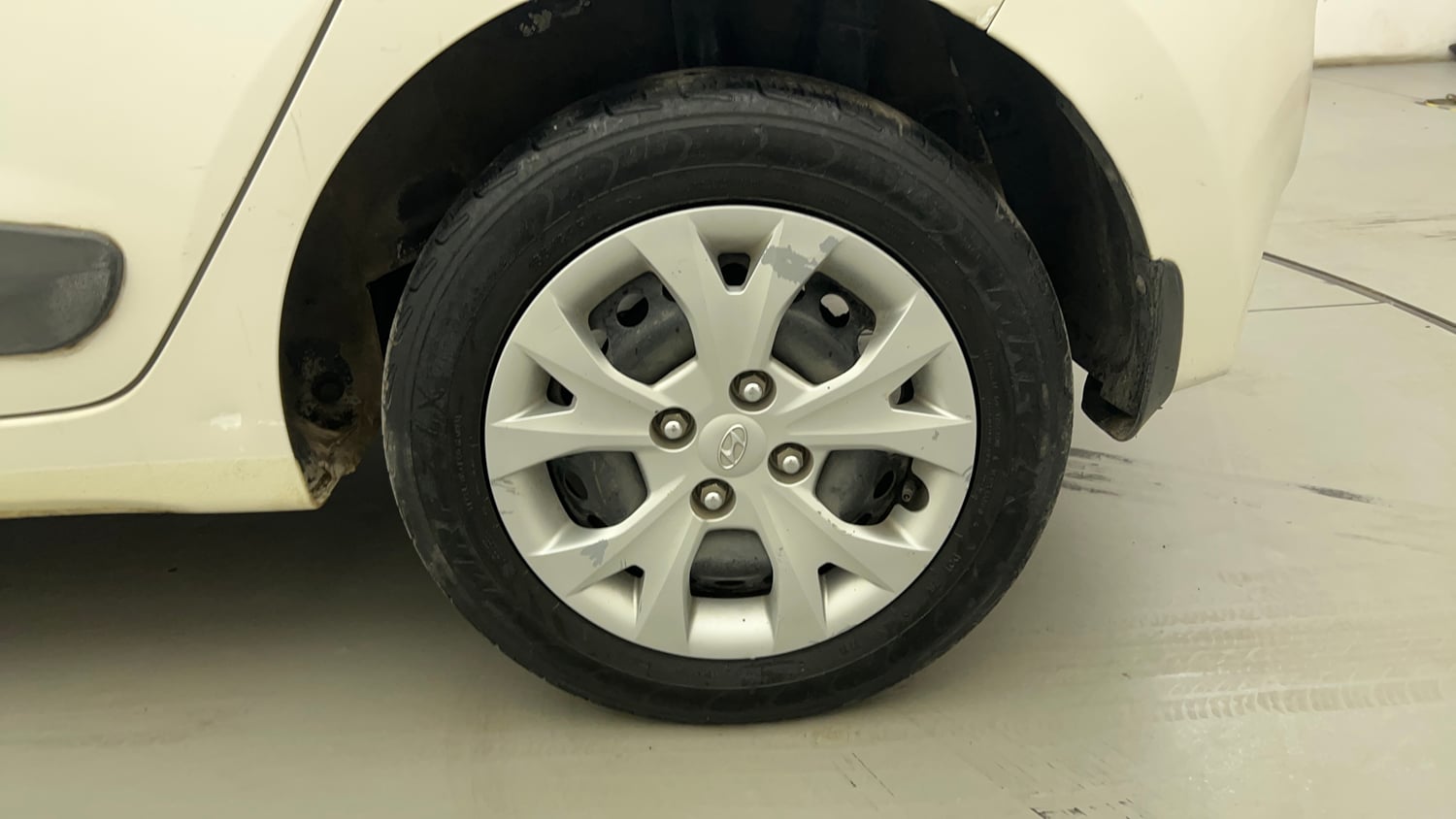Used 2015 Hyundai Grand i10 Magna 1.2 Kappa VTVT Petrol Manual tyres LEFT REAR TYRE RIM VIEW