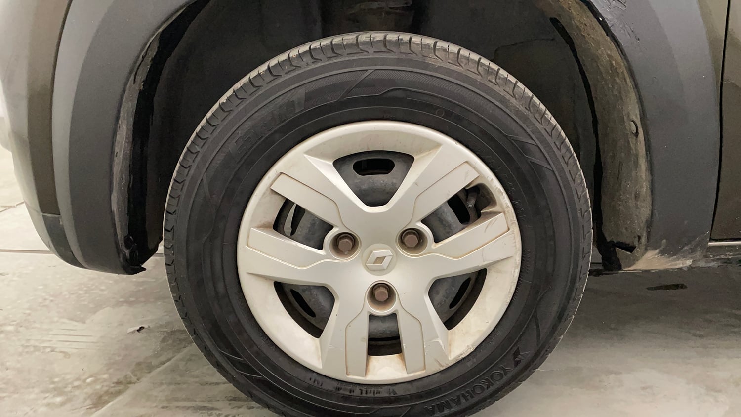 Used 2016 Renault Kwid RXT Petrol Manual tyres LEFT FRONT TYRE RIM VIEW