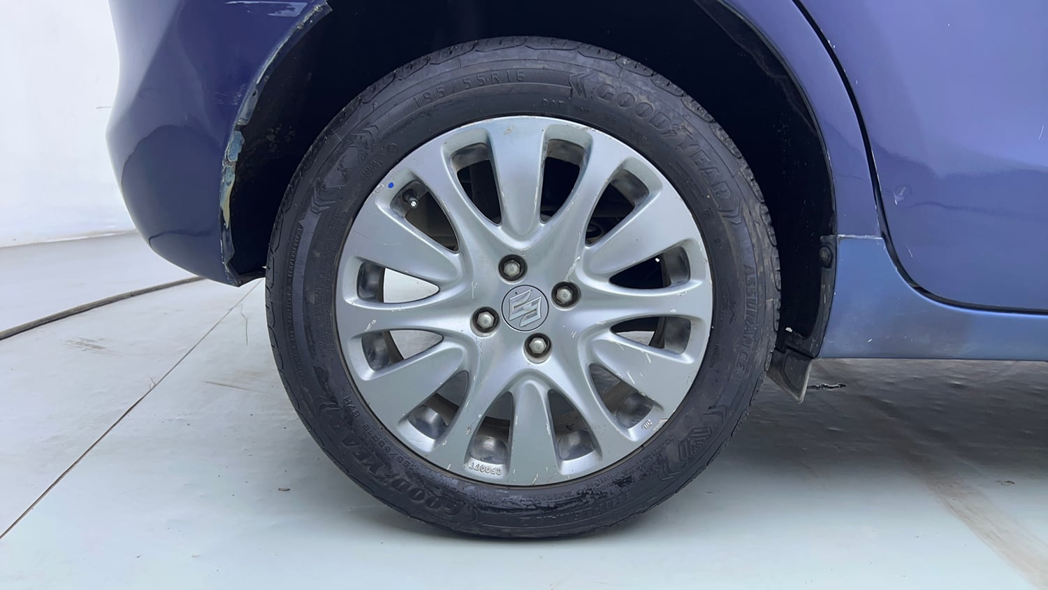 Used 2016 Maruti Suzuki Baleno Zeta 1.2 AT Petrol Automatic tyres RIGHT REAR TYRE RIM VIEW