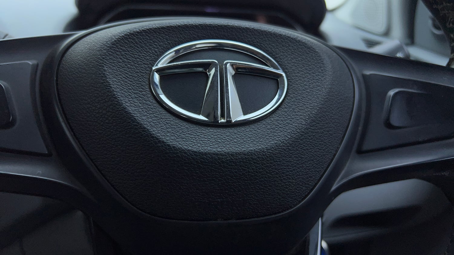 Used 2021 Tata Tigor XMA Petrol Automatic top_features Airbags