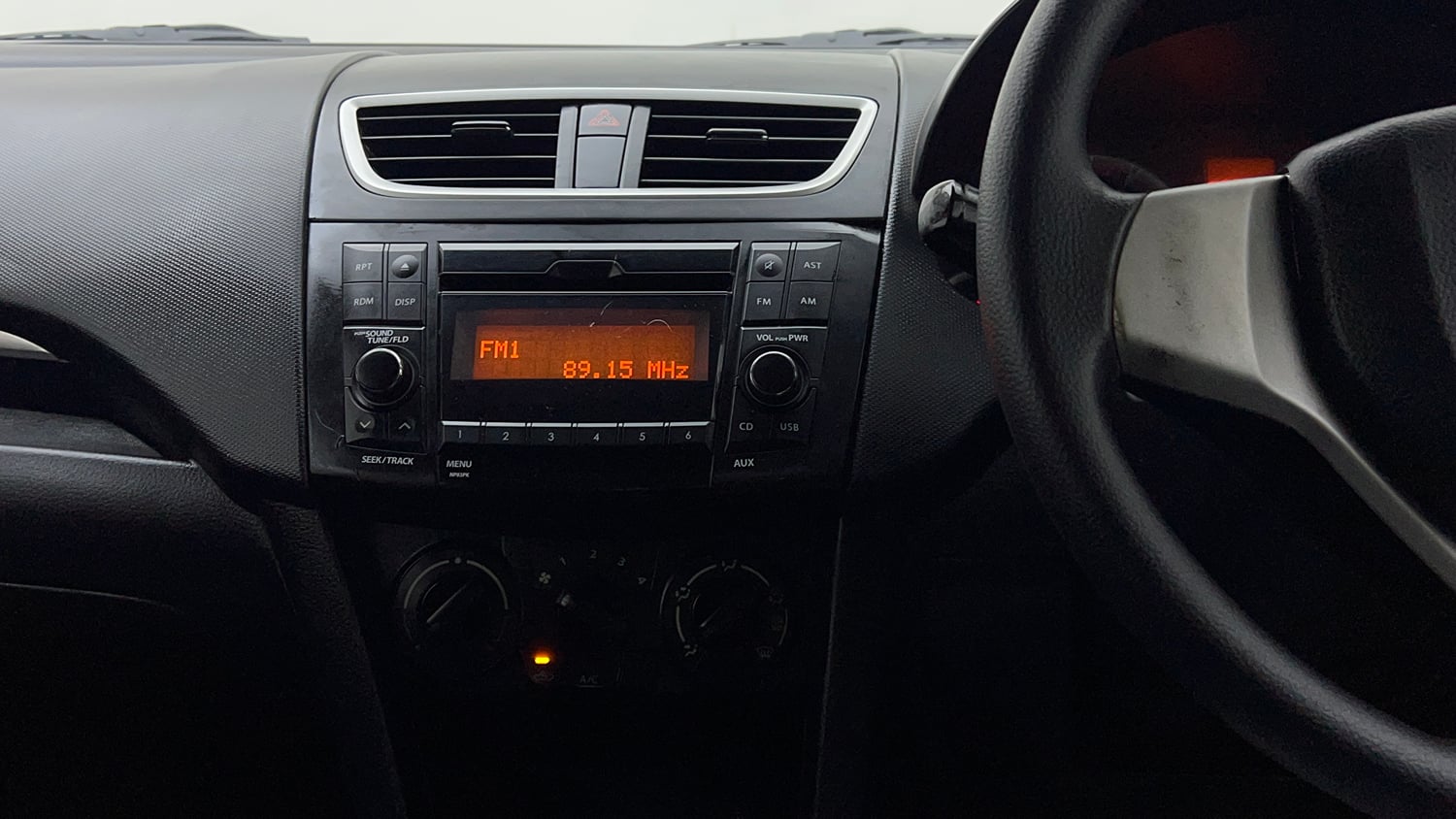 Used 2015 Maruti Suzuki Swift VXi Petrol Manual interior MUSIC SYSTEM & AC CONTROL VIEW