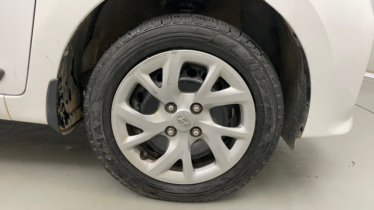 Used 2019 Hyundai Grand i10 Magna 1.2 Kappa VTVT Petrol Manual tyres RIGHT FRONT TYRE RIM VIEW