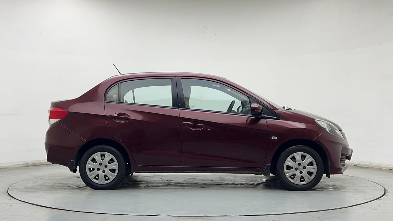 Used 2015 Honda Amaze 1.2 S i-VTEC Petrol Manual exterior RIGHT SIDE VIEW