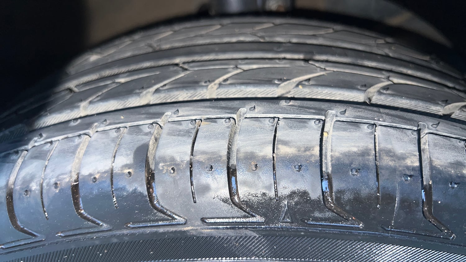 Used 2016 Maruti Suzuki Baleno Zeta 1.2 AT Petrol Automatic tyres RIGHT FRONT TYRE TREAD VIEW
