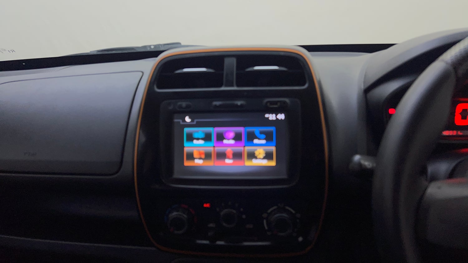 Used 2018 Renault Kwid CLIMBER 1.0 AMT Petrol Automatic top_features Touch screen infotainment system