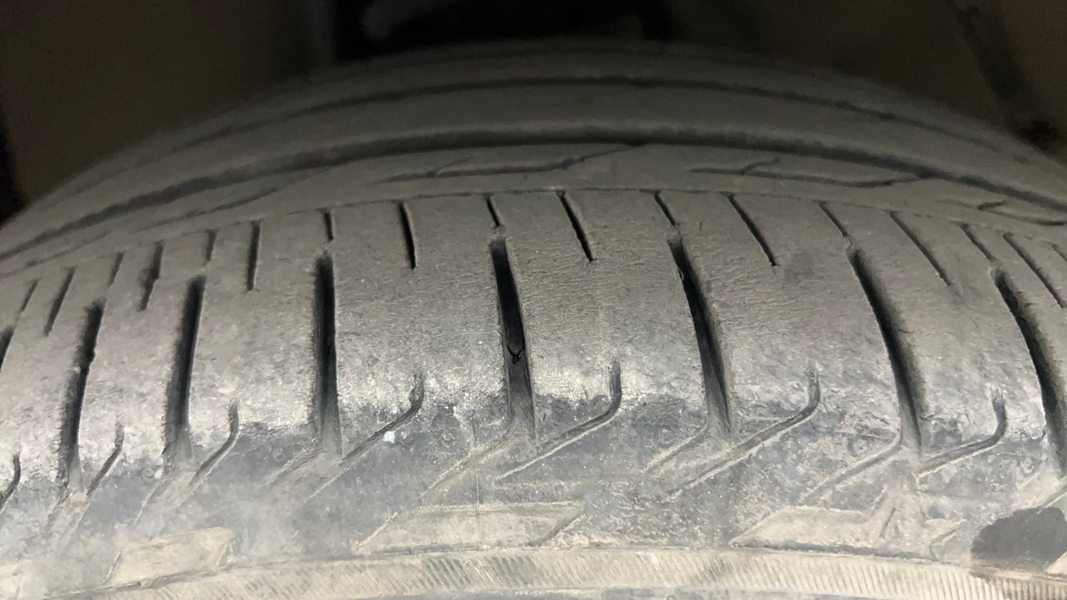 Used 2023 Toyota Innova Crysta ZX 2.7 AT 7 STR Petrol Automatic tyres LEFT FRONT TYRE TREAD VIEW