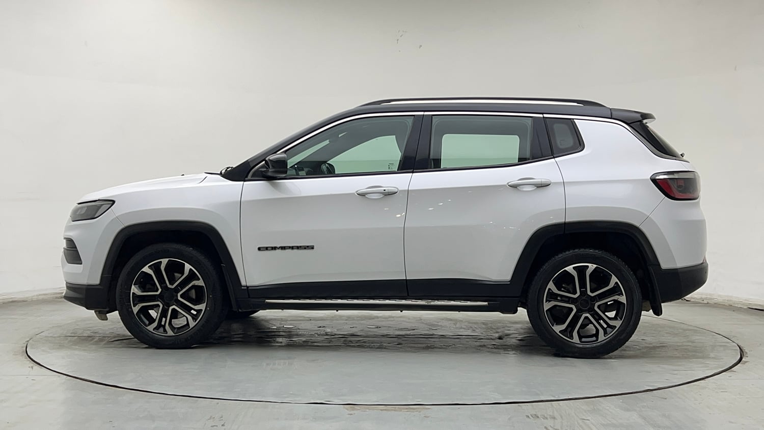 Used 2024 Jeep Compass Limited (O) 2.0 Diesel Diesel Manual exterior LEFT SIDE VIEW