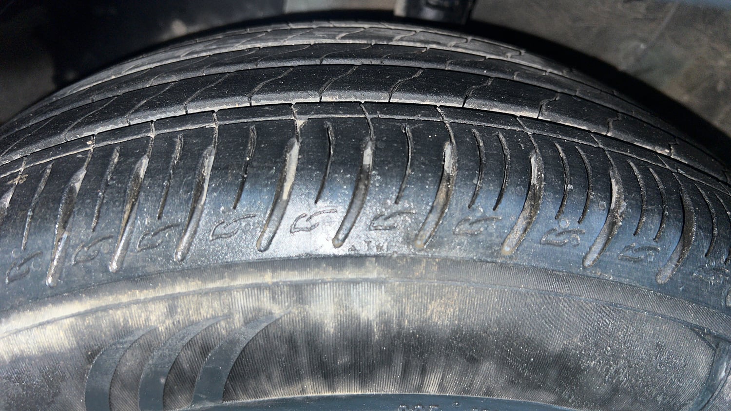 Used 2024 Kia Sonet HTK (O) 1.2 Petrol MT Petrol Manual tyres LEFT FRONT TYRE TREAD VIEW
