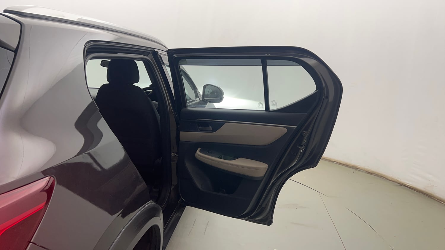 Used 2023 Honda Elevate VX MT Petrol Manual interior RIGHT REAR DOOR OPEN VIEW