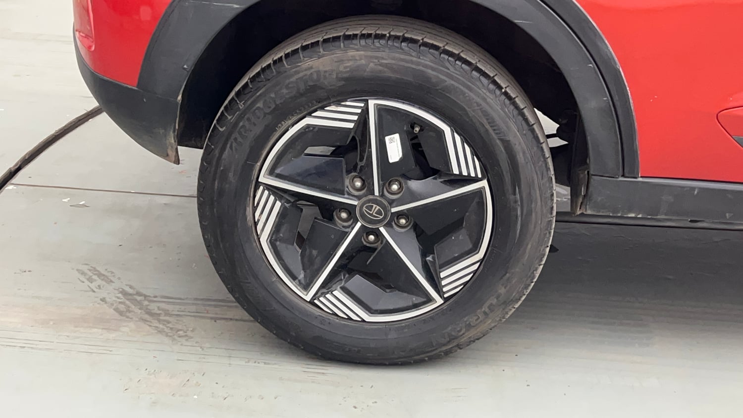 Used 2023 Tata Nexon Fearless 1.2 Revotron Petrol 6MT DT Petrol Manual tyres RIGHT REAR TYRE RIM VIEW