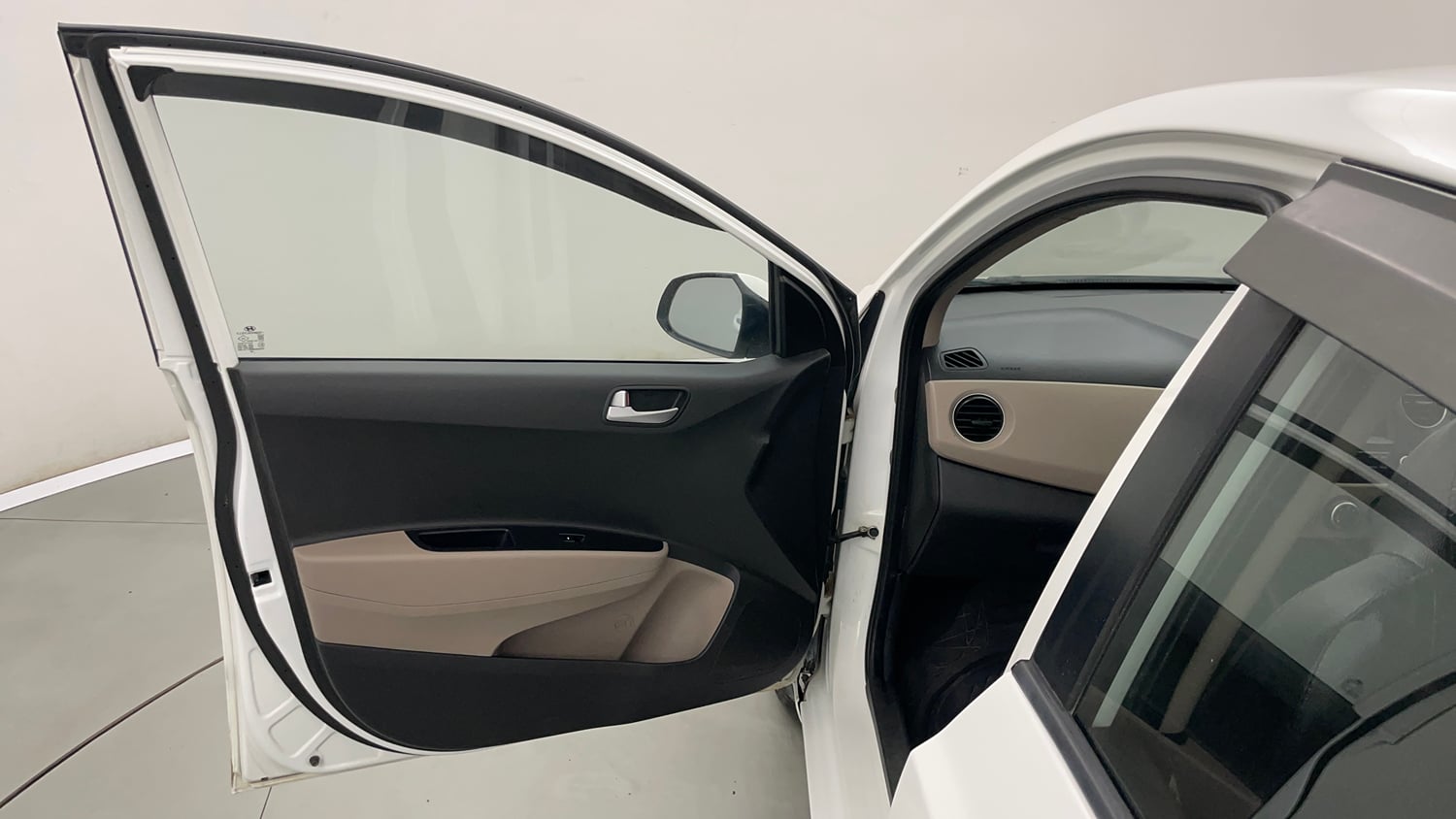 Used 2019 Hyundai Xcent SX Petrol Manual interior LEFT FRONT DOOR OPEN VIEW