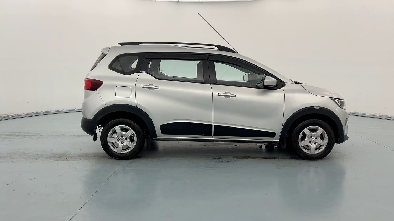 Used 2020 Renault Triber RXZ Petrol Manual exterior RIGHT SIDE VIEW
