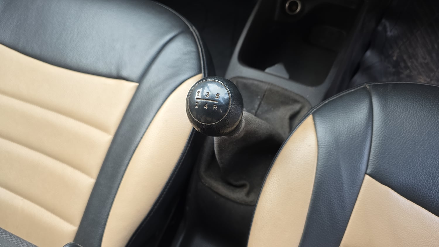 Used 2014 Hyundai Eon Era + Petrol Manual interior GEAR  KNOB VIEW