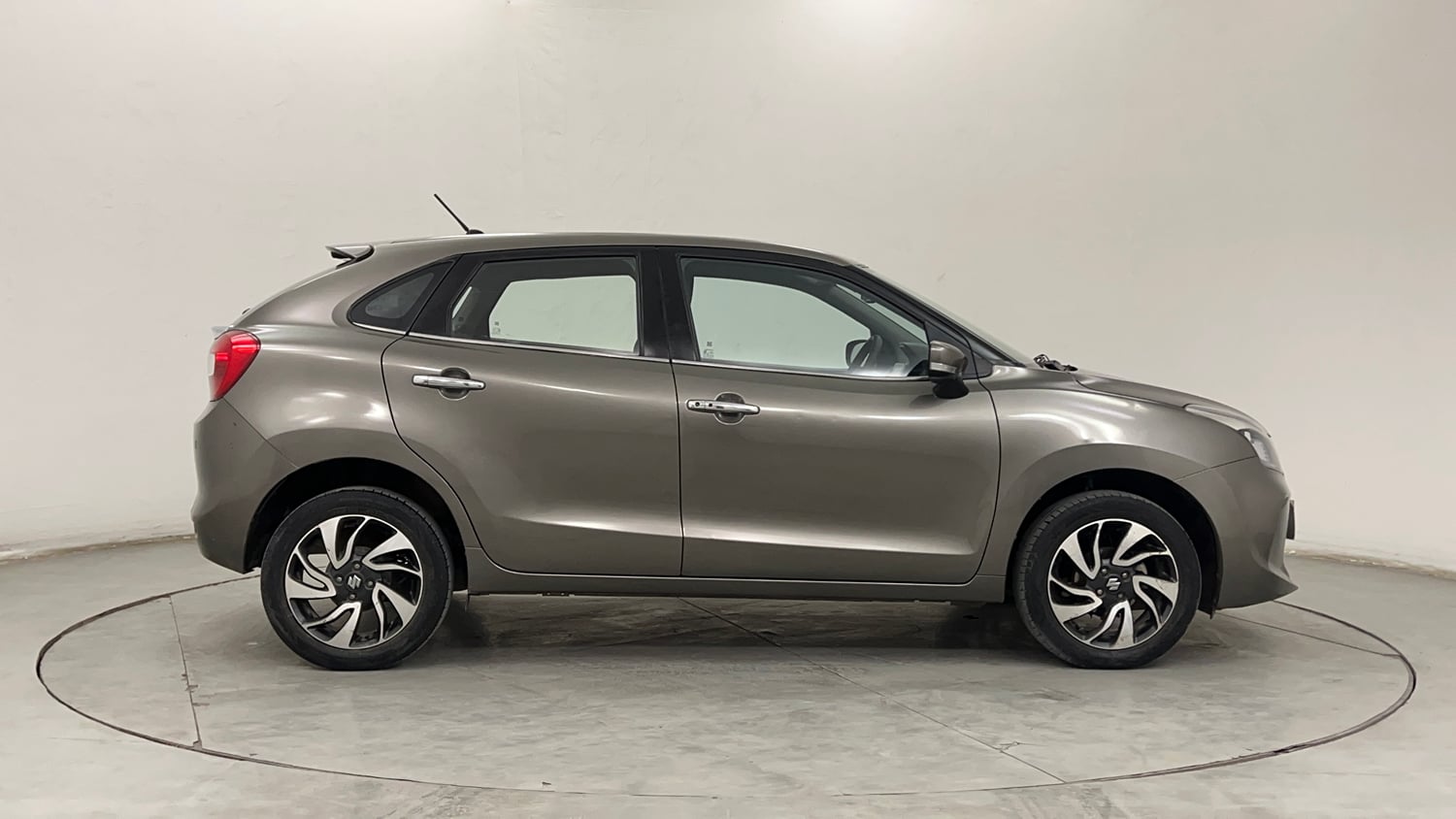 Used 2020 Maruti Suzuki Baleno Zeta Petrol Manual exterior RIGHT SIDE VIEW