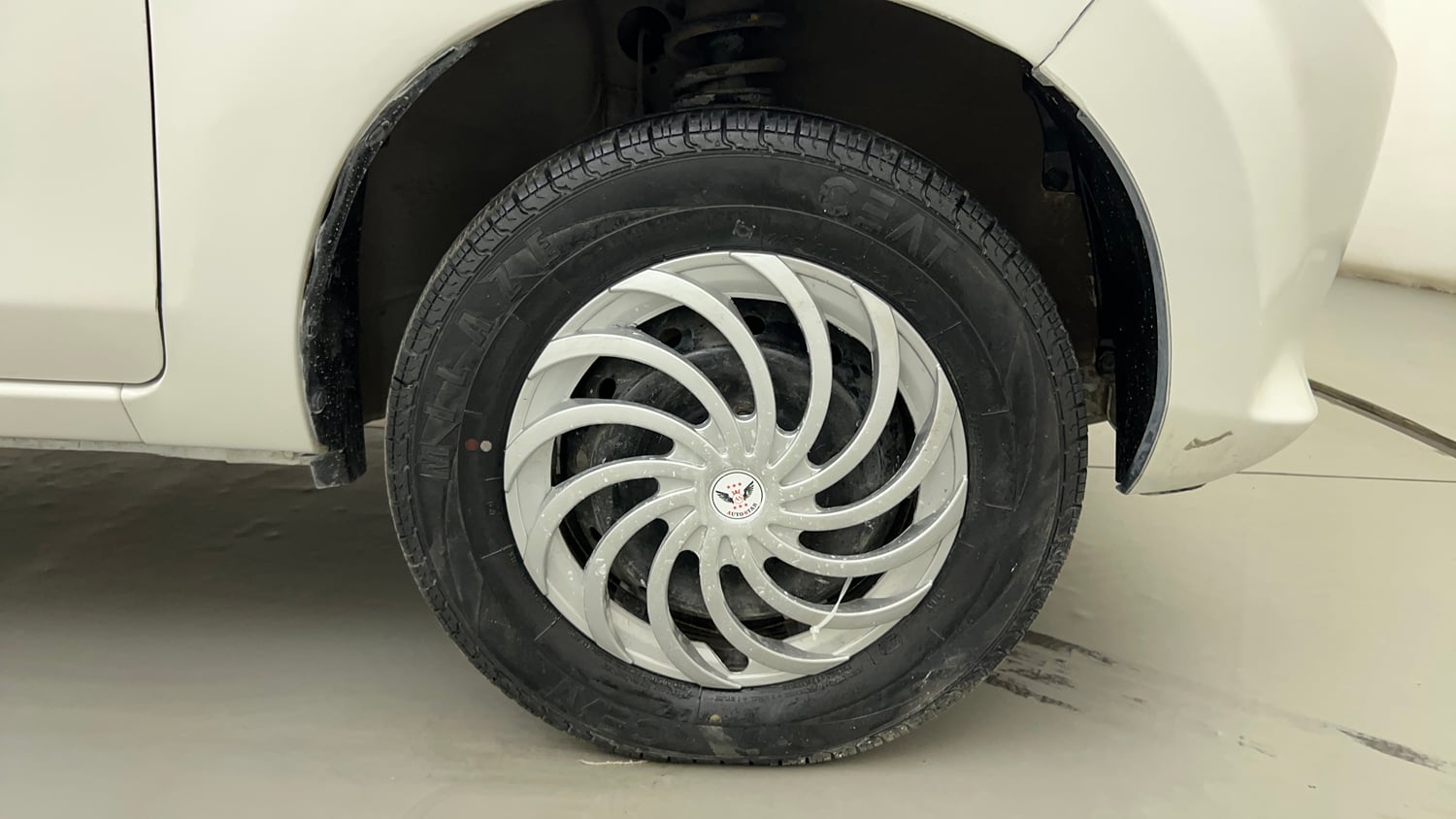 Used 2014 Maruti Suzuki Alto 800 Lxi Petrol Manual tyres RIGHT FRONT TYRE RIM VIEW