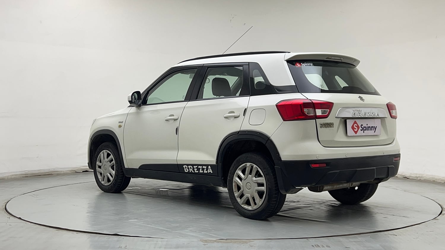 Used 2019 Maruti Suzuki Vitara Brezza [2016-2020] VDi Diesel Manual exterior LEFT REAR CORNER VIEW
