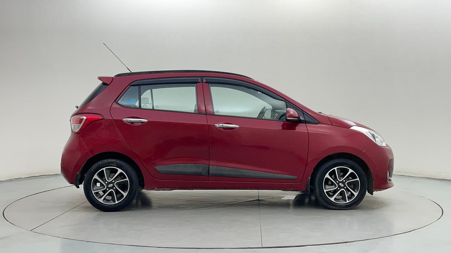 Used 2017 Hyundai Grand i10 Asta 1.2 Kappa VTVT Petrol Manual exterior RIGHT SIDE VIEW