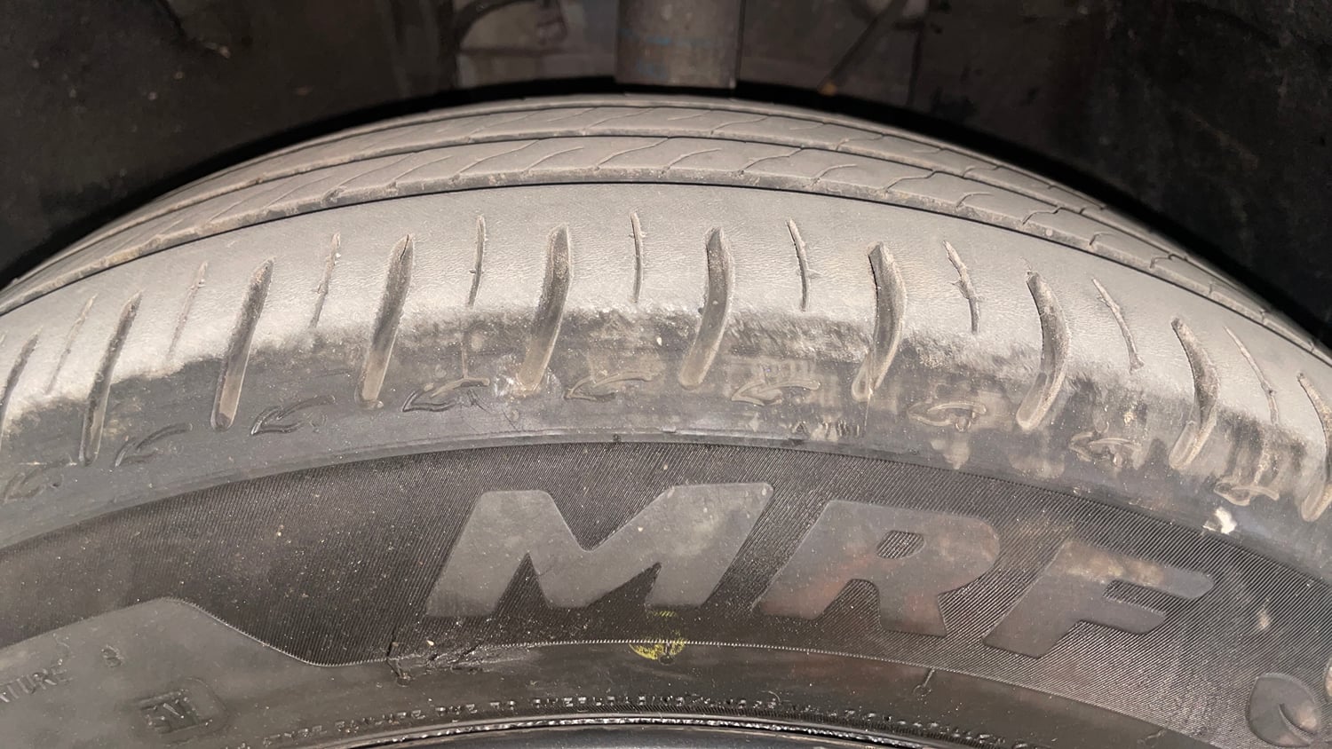 Used 2025 Tata Altroz XZ Petrol Petrol Manual tyres LEFT FRONT TYRE TREAD VIEW