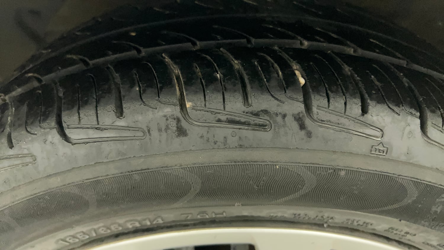 Used 2015 Hyundai Grand i10 Magna 1.2 Kappa VTVT Petrol Manual tyres LEFT FRONT TYRE TREAD VIEW