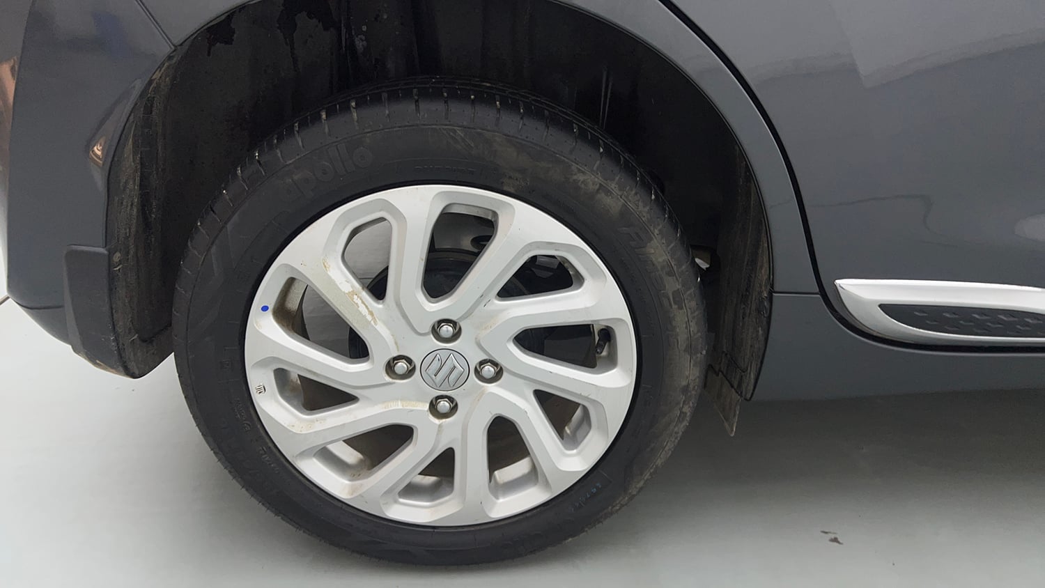 Used 2025 Maruti Suzuki Baleno Zeta MT Petrol Manual tyres RIGHT REAR TYRE RIM VIEW