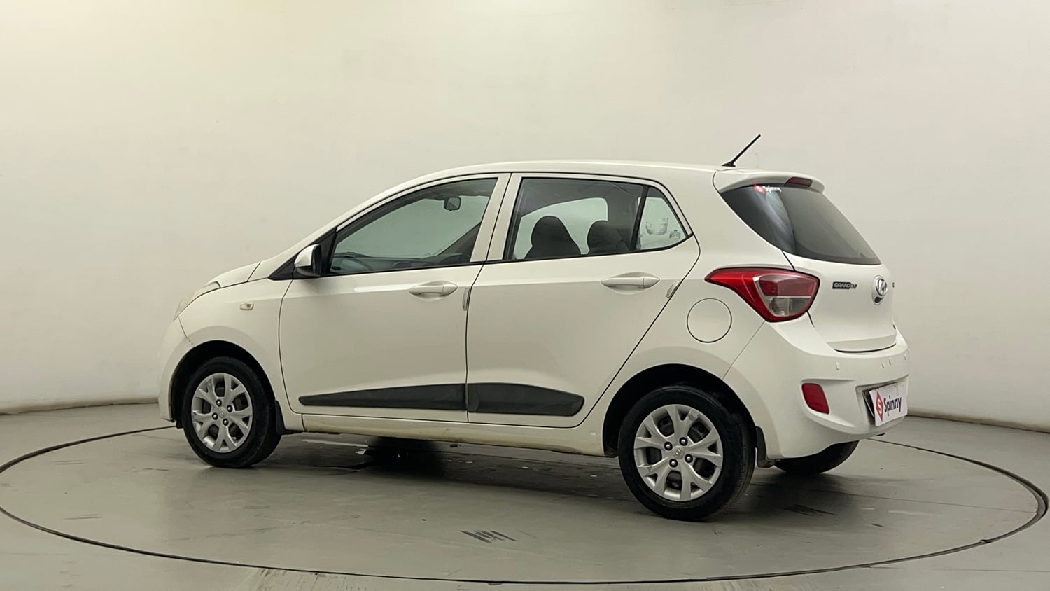 Used 2015 Hyundai Grand i10 Magna 1.2 Kappa VTVT Petrol Manual exterior LEFT REAR CORNER VIEW