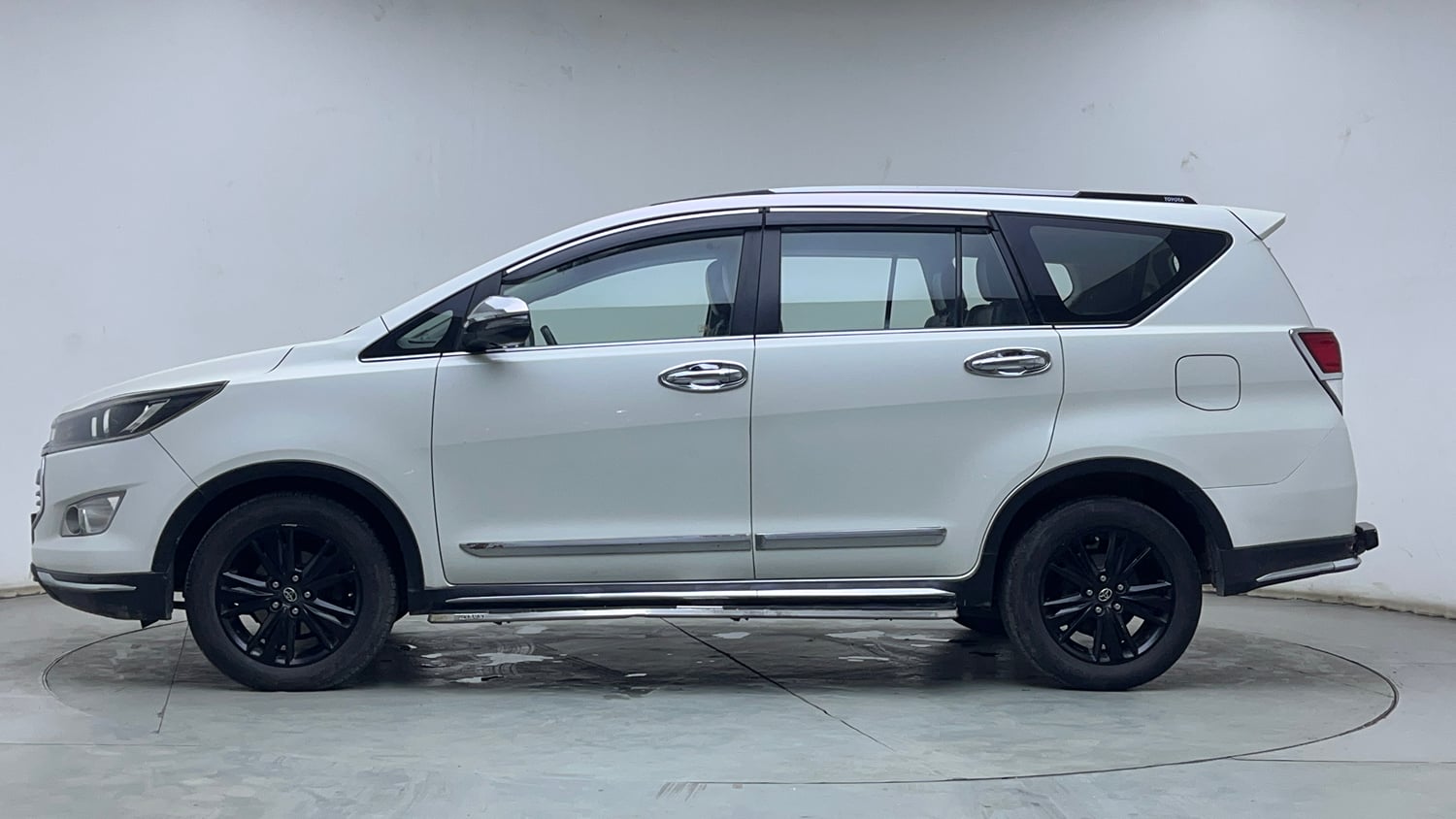 Used 2019 Toyota Innova Crysta Touring Sport Diesel AT Diesel Automatic exterior LEFT SIDE VIEW