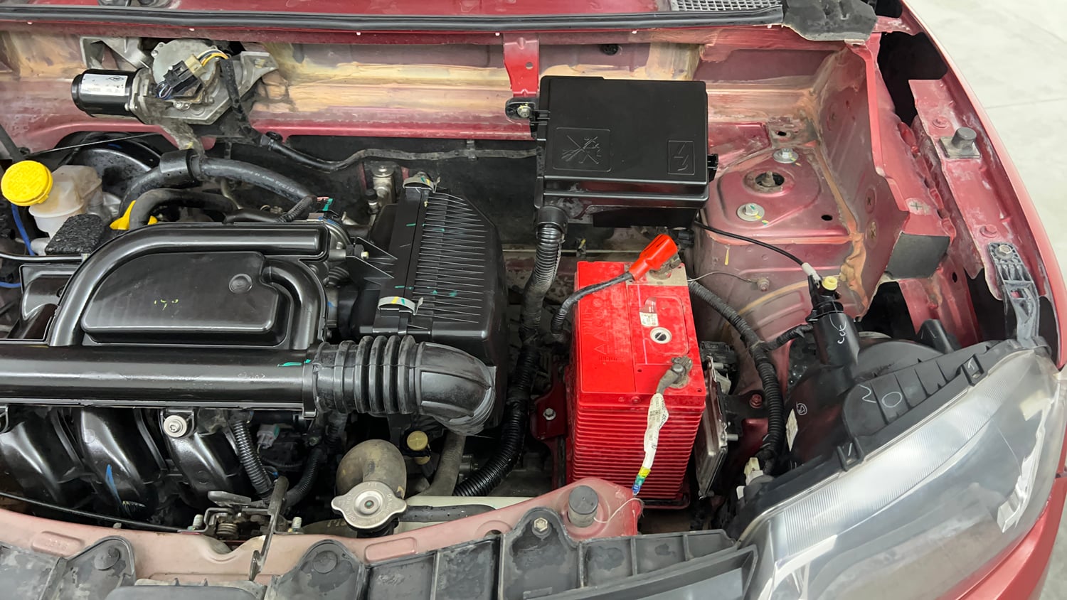 Used 2016 Renault Kwid RXT Petrol Manual engine ENGINE LEFT SIDE VIEW