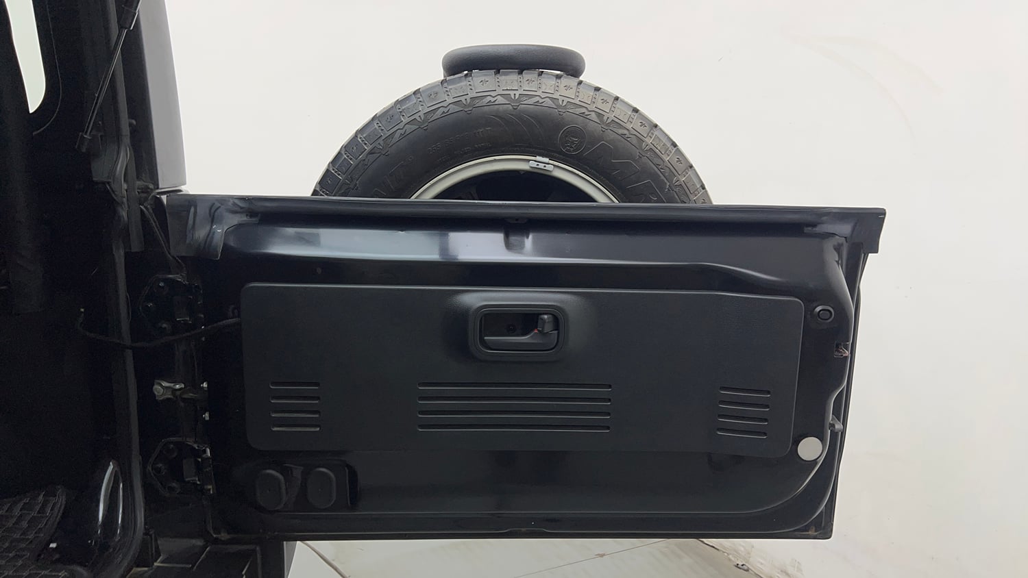 Used 2022 mahindra Thar LX Hard Top Petrol AT 4WD Petrol Automatic interior DICKY DOOR OPEN VIEW