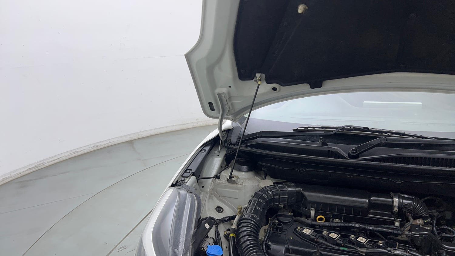 Used 2019 Maruti Suzuki Baleno Zeta Petrol Manual engine ENGINE RIGHT SIDE HINGE & APRON VIEW