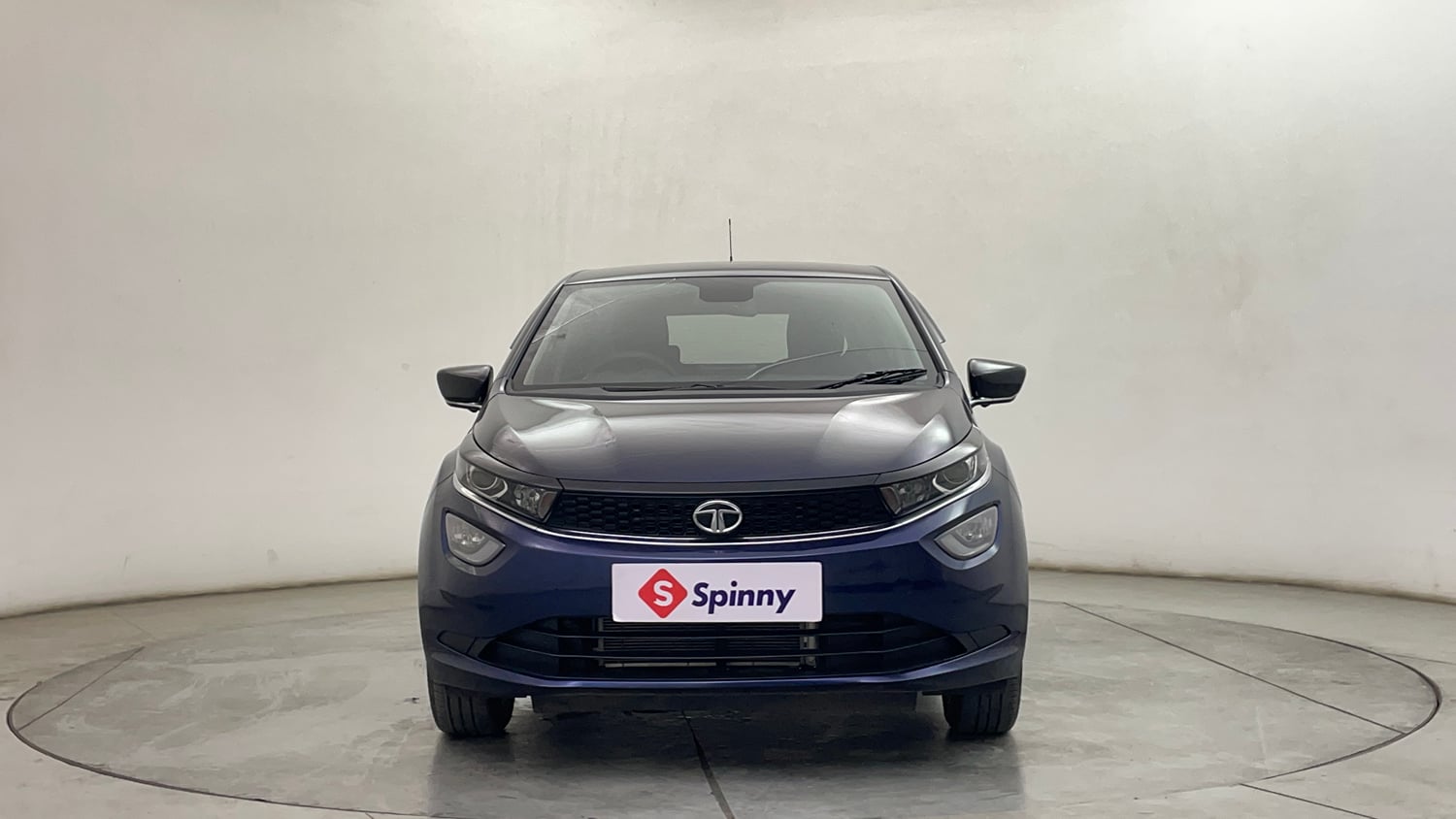 Used 2025 Tata Altroz XZ Petrol Petrol Manual exterior FRONT VIEW