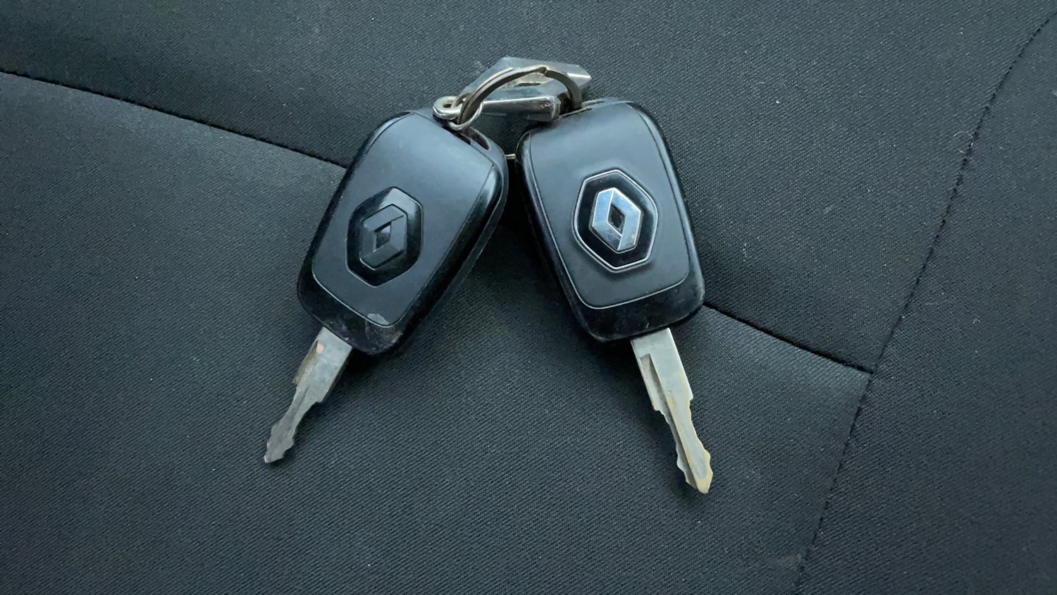 Used 2024 Renault Kwid RXT 1.0L Petrol Manual extra CAR KEY VIEW