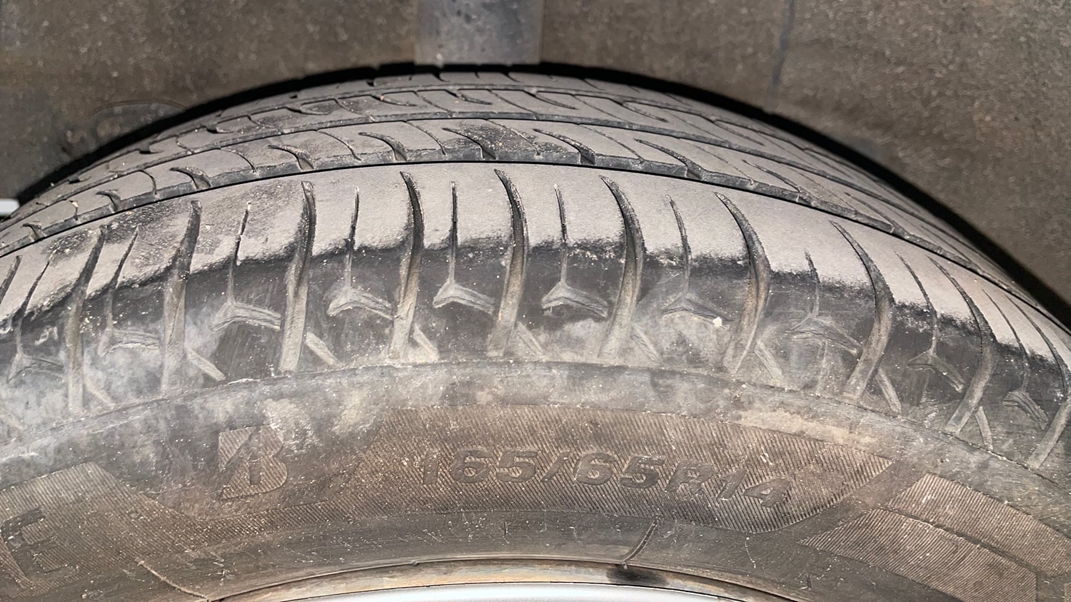Used 2019 Hyundai Grand i10 Sportz 1.2 Kappa VTVT Petrol Manual tyres RIGHT REAR TYRE TREAD VIEW