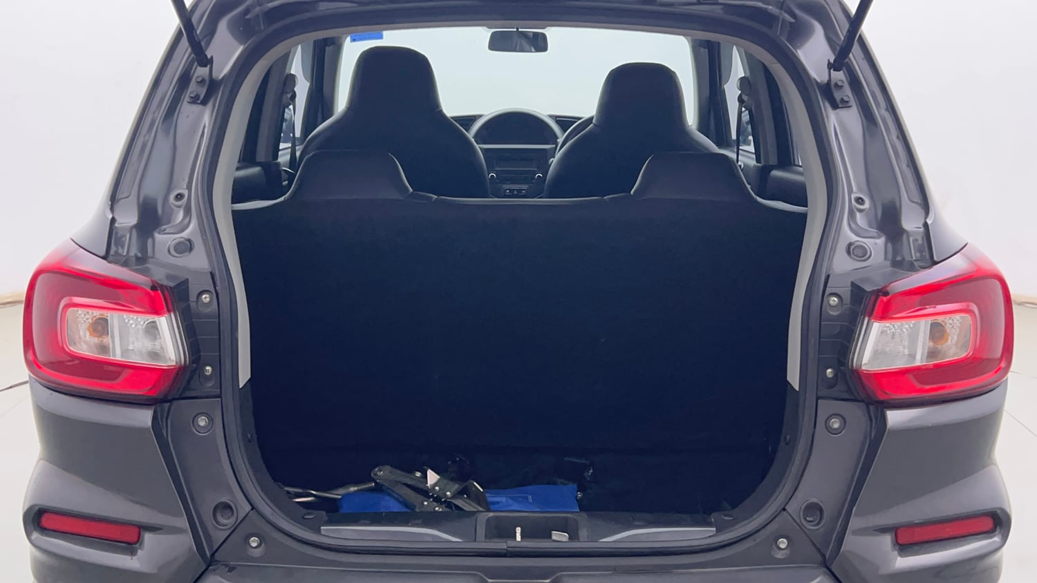 Used 2022 Maruti Suzuki S-Presso VXi (O) Petrol Manual interior DICKY INSIDE VIEW