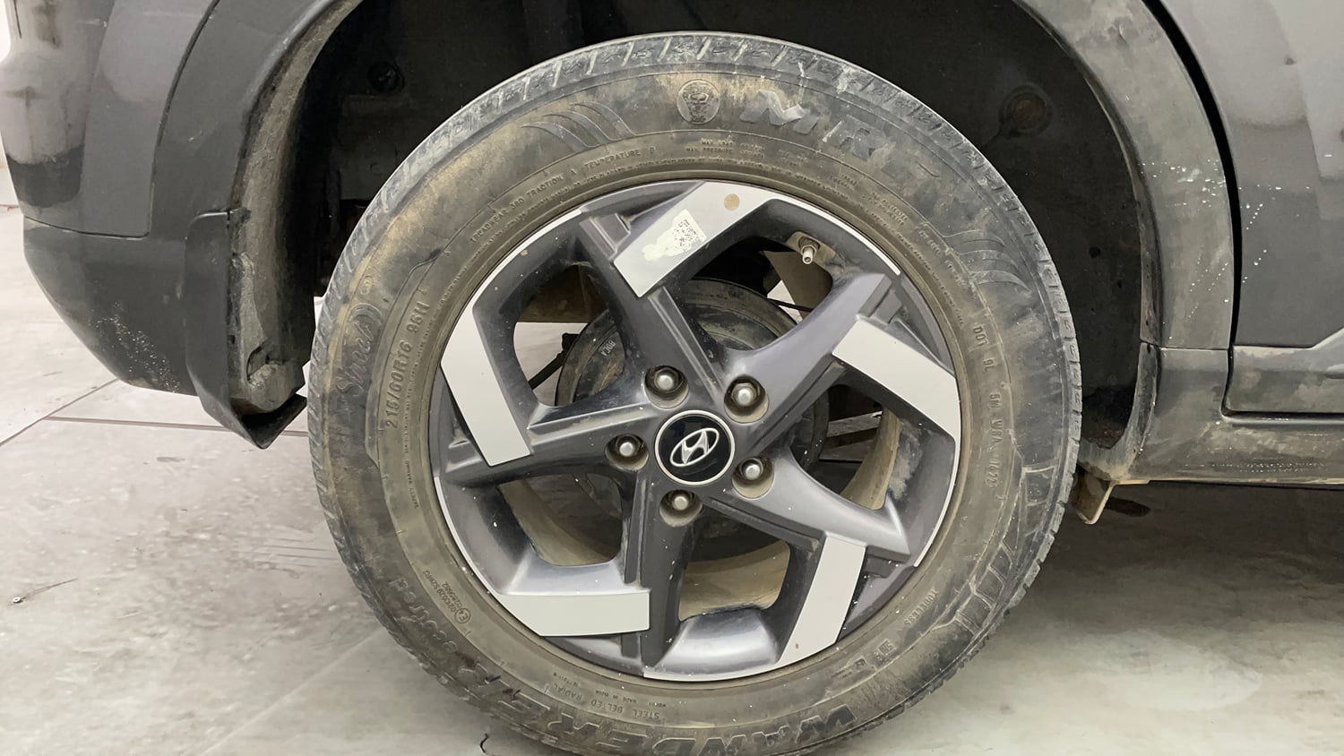 Used 2022 Hyundai Venue SX (O) 1.5 CRDi Executive Diesel Manual tyres RIGHT REAR TYRE RIM VIEW