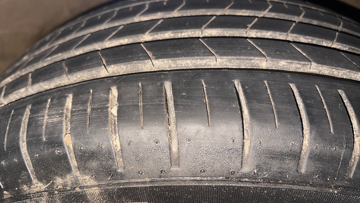 Used 2023 Maruti Suzuki Ciaz Alpha 1.5 Petrol Manual tyres RIGHT FRONT TYRE TREAD VIEW
